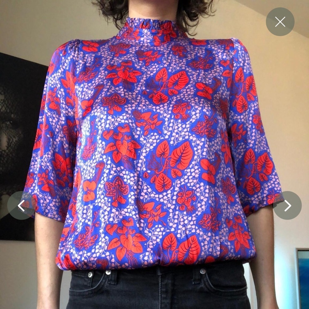 Rodebjer NWT Marble plant shirt. Deep sea blue with red and pink
